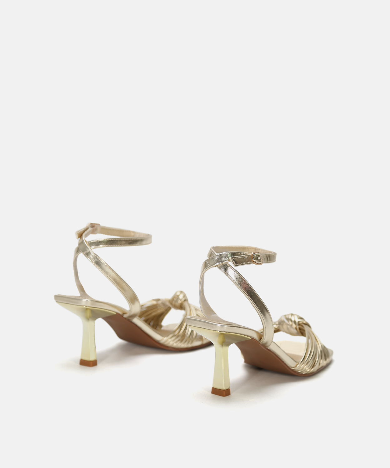 Sand&aacute;lia com salto e n&oacute; image number null